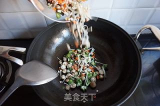 秋葵什锦菇咖哩炒饭的做法步骤：4