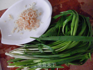 韭菜炒虾米的做法步骤：1