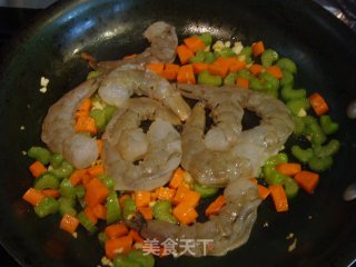 茴香酱配虾的做法步骤：4