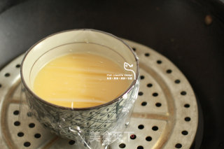 银杏白玉茶碗蒸配大虾佐香菇刺身的做法步骤：4