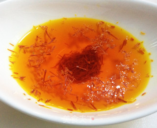 藏红花虾仁炒饭的做法步骤：1