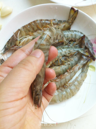 蒜蓉蒸虾的做法步骤：2