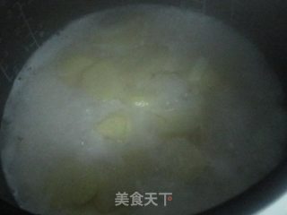 土豆酸菜焖饭的做法步骤：3