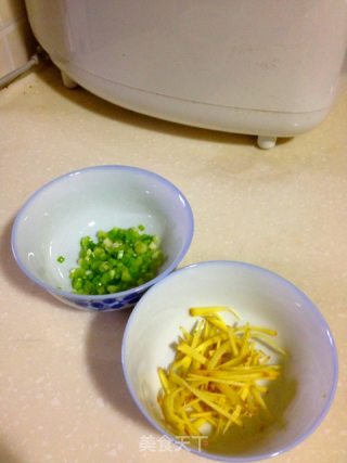 红白砂锅粥的做法步骤：4