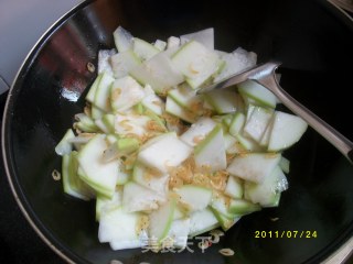 虾米 炒 葫瓜的做法步骤：2