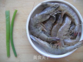 海洋滋味－－葱香虾的做法步骤：1