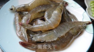 韩式大虾焖毛豆的做法步骤：1