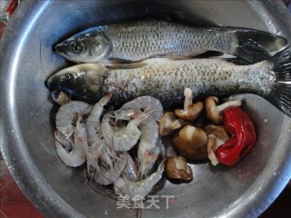 【湘菜】水煮鱼虾的做法步骤：1