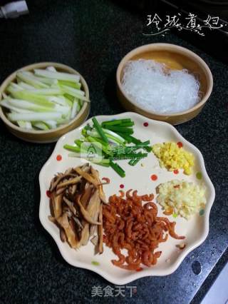 虾米节瓜粉丝煲的做法步骤：1