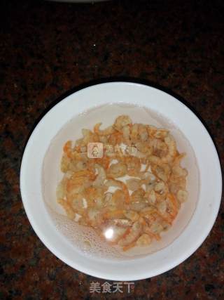 剩米饭巧变粥——虾米木耳粥的做法步骤：1