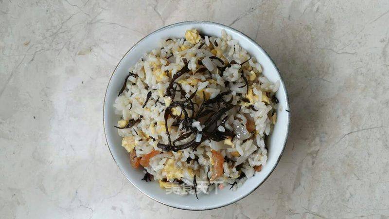 健康营养又方便的羊栖菜虾米蛋炒饭的做法