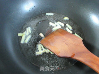 大葱炒鲜虾的做法步骤：2