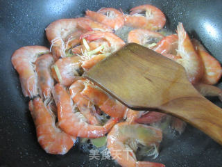 大葱炒鲜虾的做法步骤：4