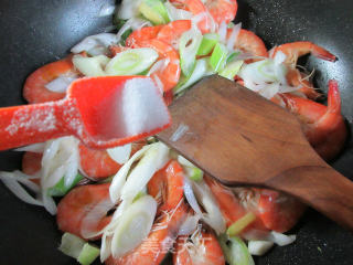 大葱炒鲜虾的做法步骤：6