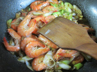 大葱炒鲜虾的做法步骤：10
