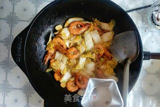 中式炒菜→铁锅鲜虾白菜的做法步骤：8