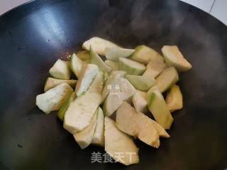 鲜虾丝瓜豆腐汤的做法步骤：3