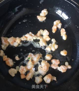 鲜虾蔬菜蛋炒饭的做法步骤：4