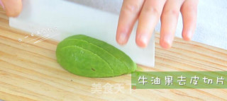 牛油果甜菜根寿司的做法步骤：4