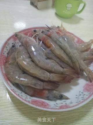 麻辣香酥虾的做法步骤：1