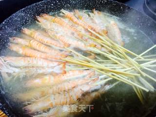 水煮串串虾的做法步骤：3