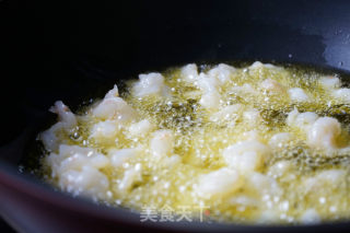 虾片炒嫩豌豆的做法步骤：2