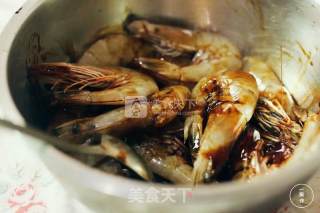 黑胡椒干锅虾一厨作铸铁锅版的做法步骤：2