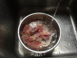 鸡汤姬松茸鲍鱼虾粥的做法步骤：1