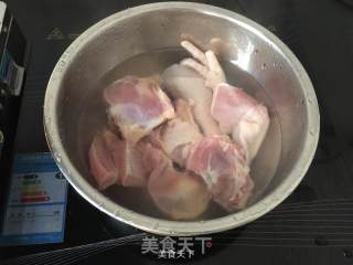 鸡汤姬松茸鲍鱼虾粥的做法步骤：2