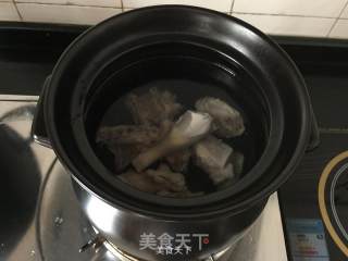 鸡汤姬松茸鲍鱼虾粥的做法步骤：3