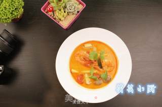 【芸芸小厨】泰国开胃汤——冬阴功海鲜汤的做法步骤：5