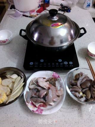 海鲜蒸汽锅的做法步骤：1