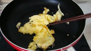 鲜虾火腿豌豆蛋炒饭的做法步骤：5
