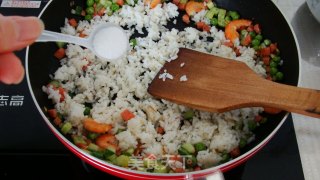 鲜虾火腿豌豆蛋炒饭的做法步骤：10