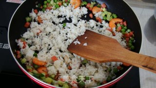鲜虾火腿豌豆蛋炒饭的做法步骤：9