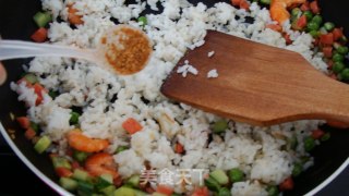 鲜虾火腿豌豆蛋炒饭的做法步骤：11