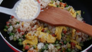 鲜虾火腿豌豆蛋炒饭的做法步骤：13