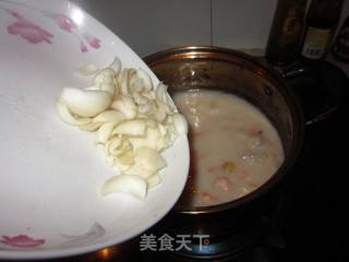 【薏米莲子鲜虾煲】过年来一勺奶香浓郁的暖身汤菜的做法步骤：7