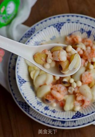 【薏米莲子鲜虾煲】过年来一勺奶香浓郁的暖身汤菜的做法步骤：9