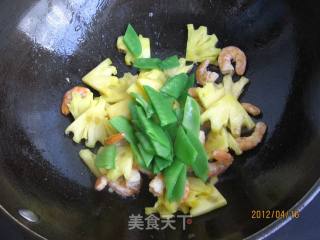 菠萝荷兰豆炒虾的做法步骤：8