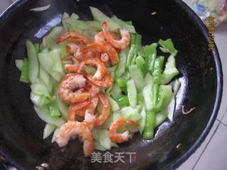 黄瓜炒虾的做法步骤：11