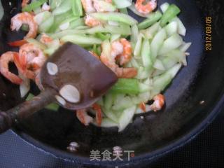黄瓜炒虾的做法步骤：12