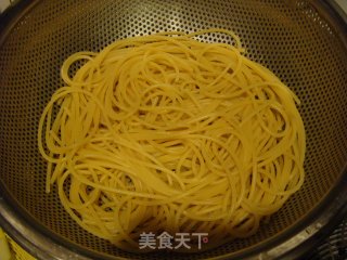 魚子奶油蝦意粉 Pasta in Fish Roe Cream Sauce .的做法步骤：16