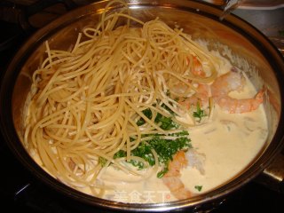 魚子奶油蝦意粉 Pasta in Fish Roe Cream Sauce .的做法步骤：28