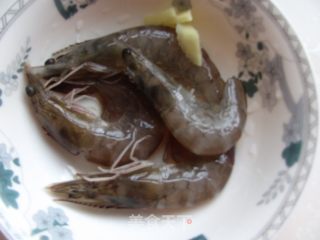 美味简单小菜---西葫芦虾的做法步骤：2