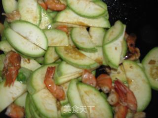 美味简单小菜---西葫芦虾的做法步骤：6