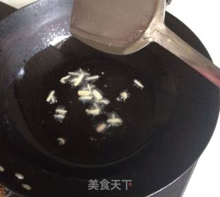 出水芙蓉虾and香酥虾头的做法步骤：9
