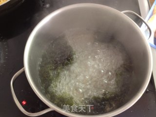 鲜虾紫菜汤的做法步骤：1