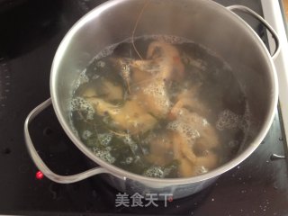鲜虾紫菜汤的做法步骤：2