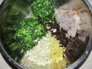 口味清淡的油菜虾仁水饺的做法步骤：3